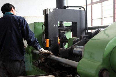 C320-2型自动摩擦焊机